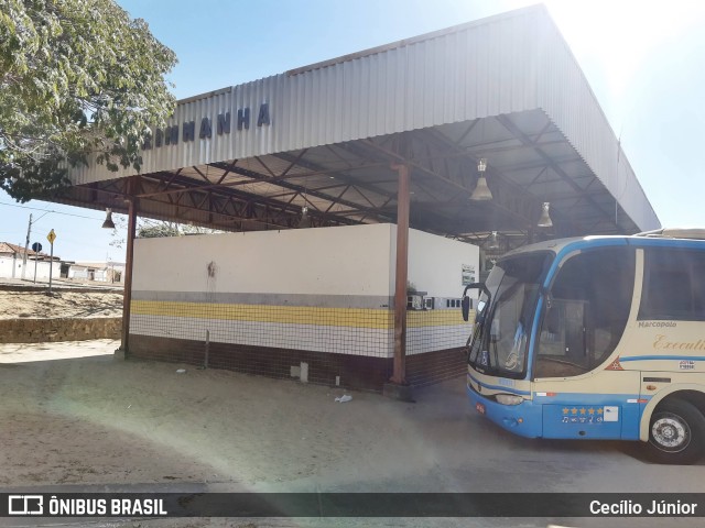 Terminais Rodoviários e Urbanos Terminal Rodoviário de Carinhanha na cidade de Carinhanha, Bahia, Brasil, por Cecílio Júnior. ID da foto: 9098545.