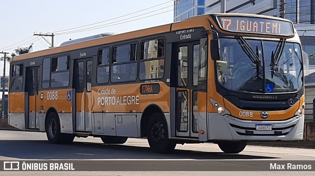 Companhia Carris Porto-Alegrense 0088 na cidade de Porto Alegre, Rio Grande do Sul, Brasil, por Max Ramos. Número da foto: #9098003.