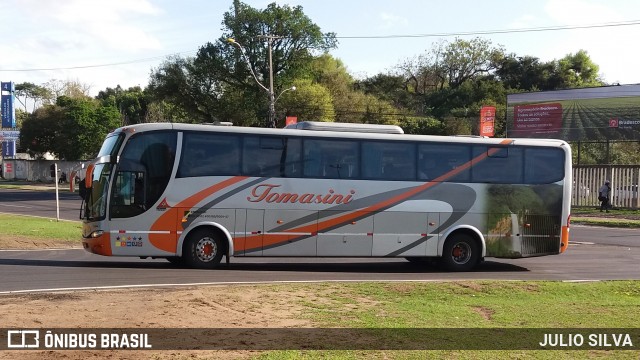 Tomasini Transportes 2009 na cidade de Esteio, Rio Grande do Sul, Brasil, por JULIO SILVA. ID da foto: 9103629.