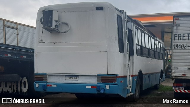Ônibus Particulares 277 na cidade de Porto Alegre, Rio Grande do Sul, Brasil, por Max Ramos. Número da foto: #9100693.
