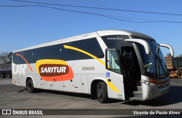 Saritur - Santa Rita Transporte Urbano e Rodoviário 30600 na cidade de Carmo do Cajuru, Minas Gerais, Brasil, por Vicente de Paulo Alves. ID da foto: 9100910.