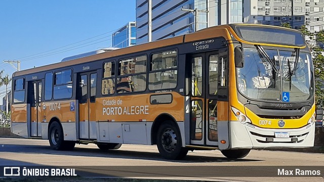Companhia Carris Porto-Alegrense 0074 na cidade de Porto Alegre, Rio Grande do Sul, Brasil, por Max Ramos. Número da foto: #9104397.