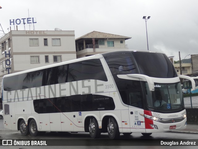 Auto Viação Catarinense 3500 na cidade de Balneário Camboriú, Santa Catarina, Brasil, por Douglas Andrez. Número da foto: #9108298.