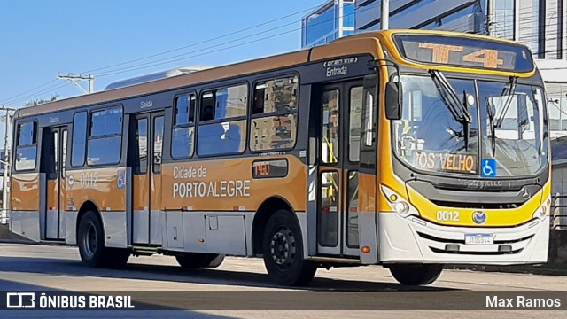 Companhia Carris Porto-Alegrense 0012 na cidade de Porto Alegre, Rio Grande do Sul, Brasil, por Max Ramos. Número da foto: #9115515.