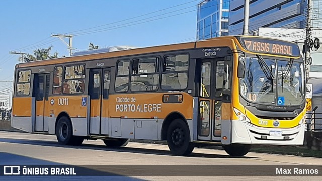 Companhia Carris Porto-Alegrense 0011 na cidade de Porto Alegre, Rio Grande do Sul, Brasil, por Max Ramos. Número da foto: #9115464.