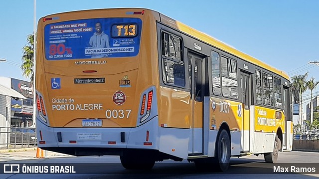 Companhia Carris Porto-Alegrense 0037 na cidade de Porto Alegre, Rio Grande do Sul, Brasil, por Max Ramos. Número da foto: #9115506.