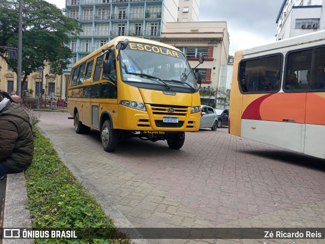 Prefeitura Municipal de Petrópolis ESCOLAR RKB3C91 na cidade de Petrópolis, Rio de Janeiro, Brasil, por Zé Ricardo Reis. Número da foto: #9119405.