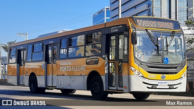 Companhia Carris Porto-Alegrense 0082 na cidade de Porto Alegre, Rio Grande do Sul, Brasil, por Max Ramos. Número da foto: #9124374.