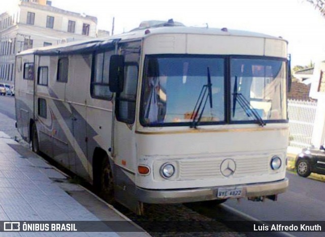 Motorhomes 822 na cidade de Rio Grande, Rio Grande do Sul, Brasil, por Luis Alfredo Knuth. Número da foto: #9046090.