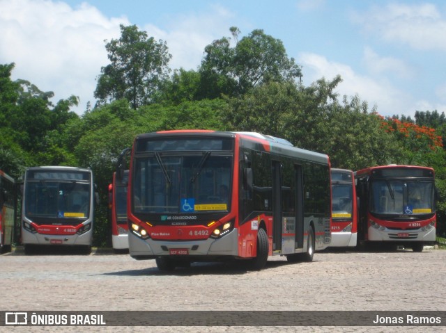 Express Transportes Urbanos Ltda 4 8492 na cidade de São Paulo, São Paulo, Brasil, por Jonas Ramos. ID da foto: 9045554.