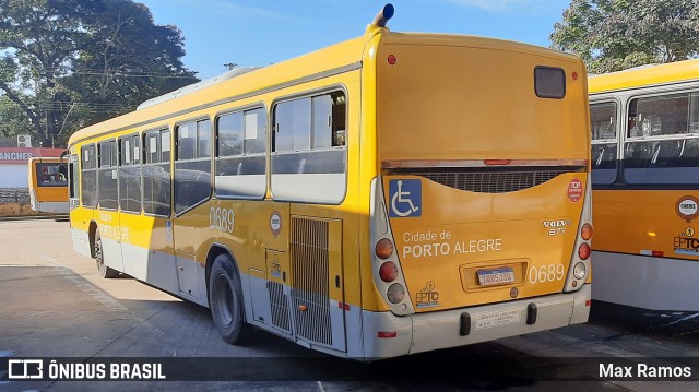 Companhia Carris Porto-Alegrense 0689 na cidade de Porto Alegre, Rio Grande do Sul, Brasil, por Max Ramos. Número da foto: #9044637.