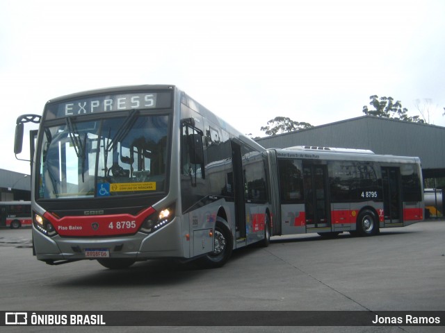 Express Transportes Urbanos Ltda 4 8795 na cidade de São Paulo, São Paulo, Brasil, por Jonas Ramos. ID da foto: 9045524.