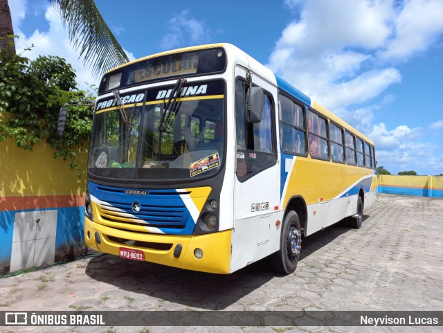Ônibus Particulares 8082 na cidade de Salinópolis, Pará, Brasil, por Neyvison Lucas. Número da foto: #9046569.