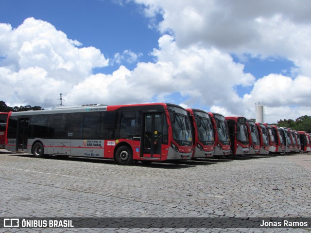 Express Transportes Urbanos Ltda 4 8220 na cidade de São Paulo, São Paulo, Brasil, por Jonas Ramos. ID da foto: 9045608.