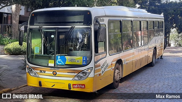 Companhia Carris Porto-Alegrense 0679 na cidade de Porto Alegre, Rio Grande do Sul, Brasil, por Max Ramos. Número da foto: #9048993.