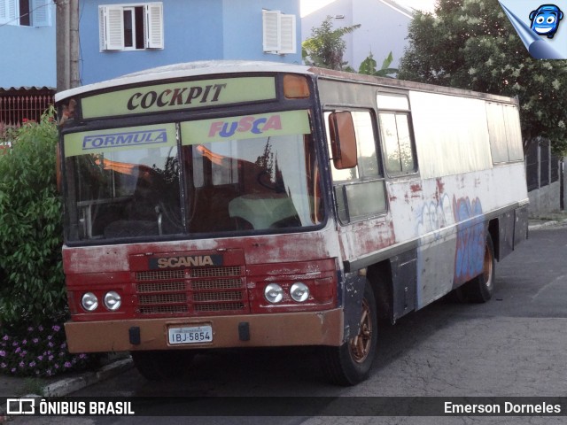 Motorhomes 5854 na cidade de Canoas, Rio Grande do Sul, Brasil, por Emerson Dorneles. Número da foto: #9053097.