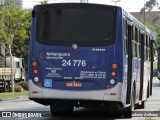 Empresa de Transportes e Turismo Carapicuiba 24.776 na cidade de Barueri, São Paulo, Brasil, por Johnny Anthony. Número da foto: #:id.