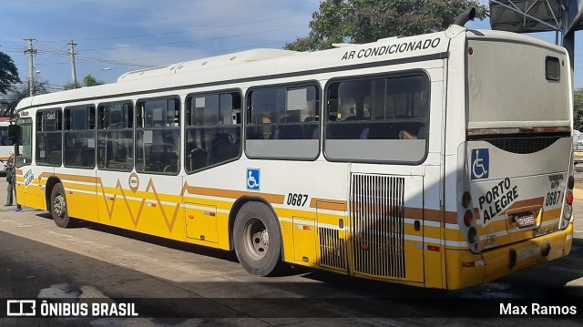 Companhia Carris Porto-Alegrense 0687 na cidade de Porto Alegre, Rio Grande do Sul, Brasil, por Max Ramos. Número da foto: #9061809.