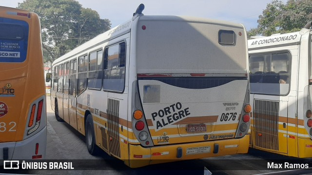 Companhia Carris Porto-Alegrense 0676 na cidade de Porto Alegre, Rio Grande do Sul, Brasil, por Max Ramos. ID da foto: 9063138.