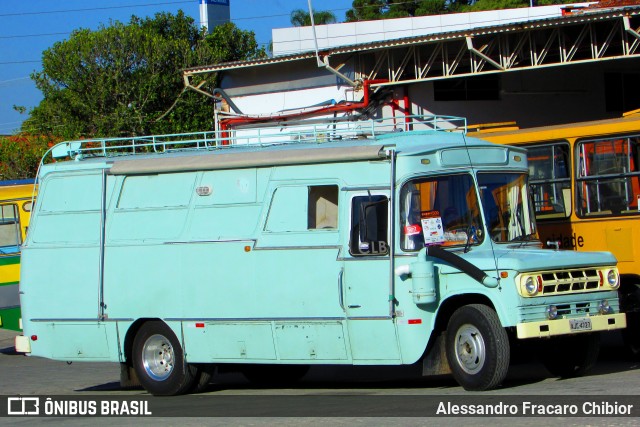 Ônibus Particulares  na cidade de Curitiba, Paraná, Brasil, por Alessandro Fracaro Chibior. Número da foto: #9062689.