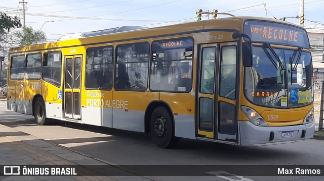 Companhia Carris Porto-Alegrense 0689 na cidade de Porto Alegre, Rio Grande do Sul, Brasil, por Max Ramos. Número da foto: #9063143.