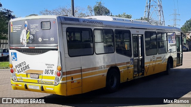 Companhia Carris Porto-Alegrense 0676 na cidade de Porto Alegre, Rio Grande do Sul, Brasil, por Max Ramos. Número da foto: #9132574.