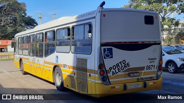 Companhia Carris Porto-Alegrense 0671 na cidade de Porto Alegre, Rio Grande do Sul, Brasil, por Max Ramos. Número da foto: #9158981.