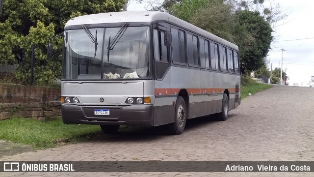 Ônibus Particulares 56 na cidade de Taquari, Rio Grande do Sul, Brasil, por Adriano  Vieira da Costa. Número da foto: #9168418.