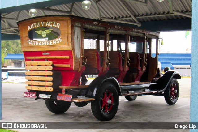 Auto Viação Catarinense 01 na cidade de Florianópolis, Santa Catarina, Brasil, por Diego Lip. Número da foto: #9168767.