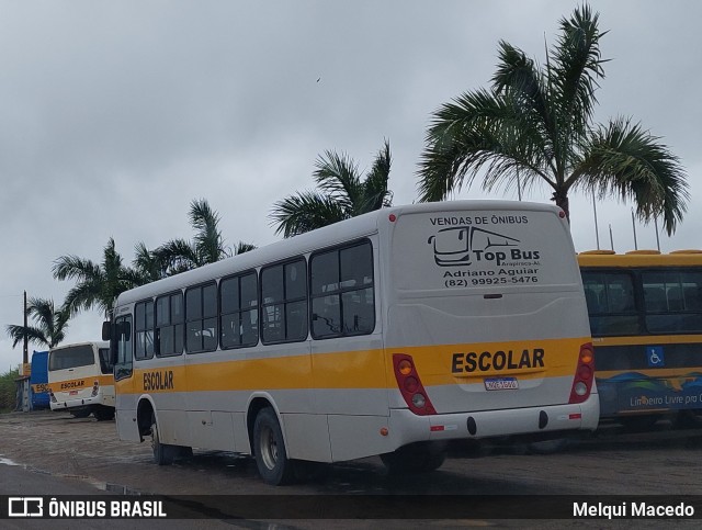 Escolares 1075 na cidade de Limoeiro de Anadia, Alagoas, Brasil, por Melqui Macedo. Número da foto: #9173593.