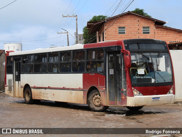 Ônibus Particulares 9321 na cidade de Barra de Santo Antônio, Alagoas, Brasil, por Rodrigo Fonseca. ID da foto: 9176369.