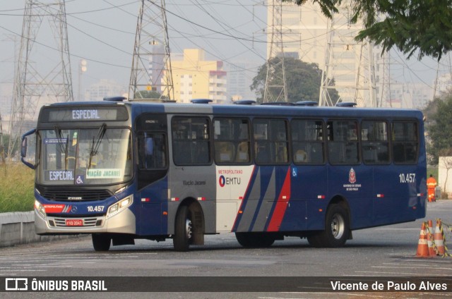 Viação Jacareí 10.457 na cidade de São José dos Campos, São Paulo, Brasil, por Vicente de Paulo Alves. ID da foto: 9176879.