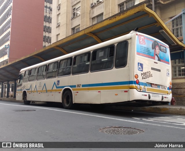 Trevo Transportes Coletivos 1062 na cidade de Porto Alegre, Rio Grande do Sul, Brasil, por Júnior Harras. Número da foto: #9183193.