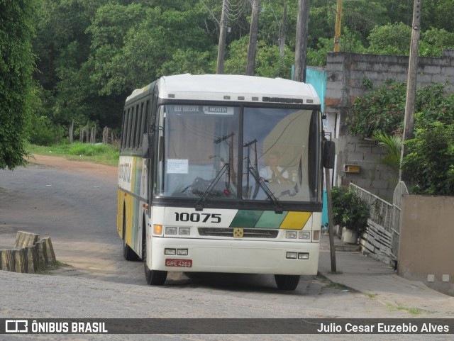 Empresa Gontijo de Transportes 10075 na cidade de Piúma, Espírito Santo, Brasil, por Julio Cesar Euzebio Alves. Número da foto: #9188454.
