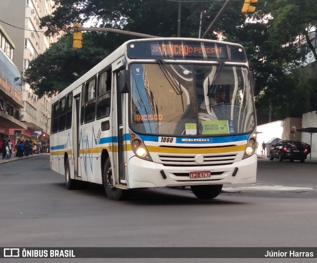 Trevo Transportes Coletivos 1060 na cidade de Porto Alegre, Rio Grande do Sul, Brasil, por Júnior Harras. Número da foto: #9187853.