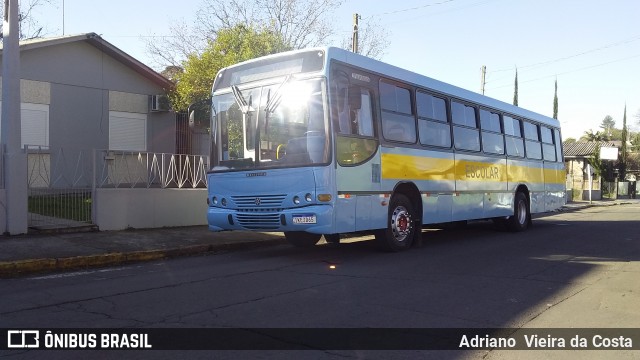 Ônibus Particulares 148 na cidade de Taquari, Rio Grande do Sul, Brasil, por Adriano  Vieira da Costa. Número da foto: #9134640.
