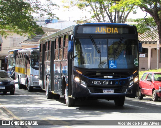 Jundiá Transportadora Turistica 1219 na cidade de Mairinque, São Paulo, Brasil, por Vicente de Paulo Alves. Número da foto: #9135868.