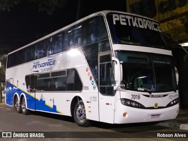 Petkowicz Turismo 7016 na cidade de Paranavaí, Paraná, Brasil, por Robson Alves. ID da foto: 9191340.