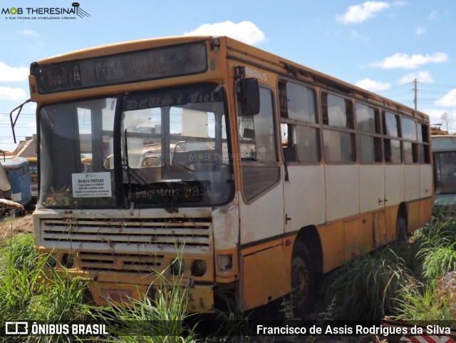 Sucata e Desmanches  na cidade de Teresina, Piauí, Brasil, por Francisco de Assis Rodrigues da Silva. Número da foto: #9190130.