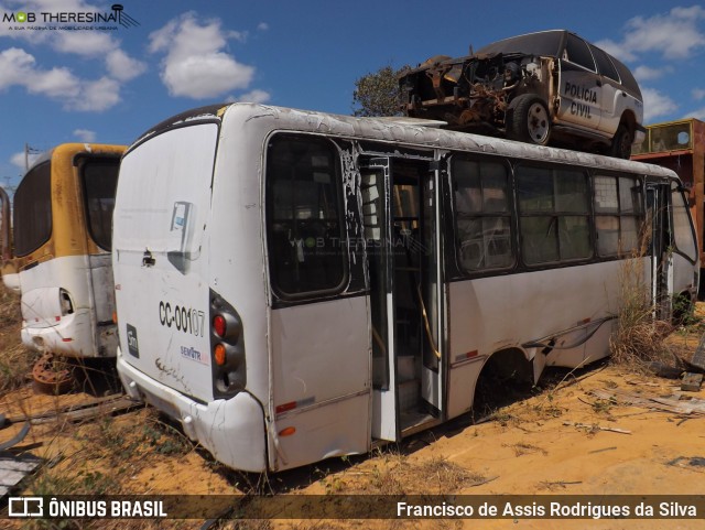 Sucata e Desmanches  na cidade de Teresina, Piauí, Brasil, por Francisco de Assis Rodrigues da Silva. Número da foto: #9190099.