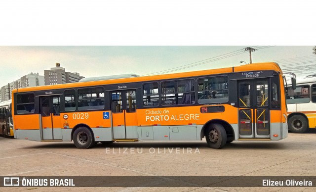 Companhia Carris Porto-Alegrense 0029 na cidade de Porto Alegre, Rio Grande do Sul, Brasil, por Elizeu Oliveira. Número da foto: #9190186.