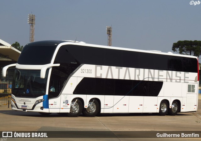 Auto Viação Catarinense 321300 na cidade de Curitiba, Paraná, Brasil, por Guilherme Bomfim. ID da foto: 9206706.