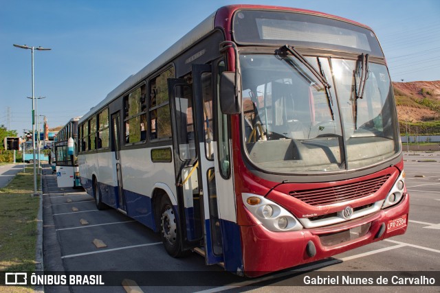 Ônibus Particulares LPX2204 na cidade de Volta Redonda, Rio de Janeiro, Brasil, por Gabriel Nunes de Carvalho. Número da foto: #9205002.