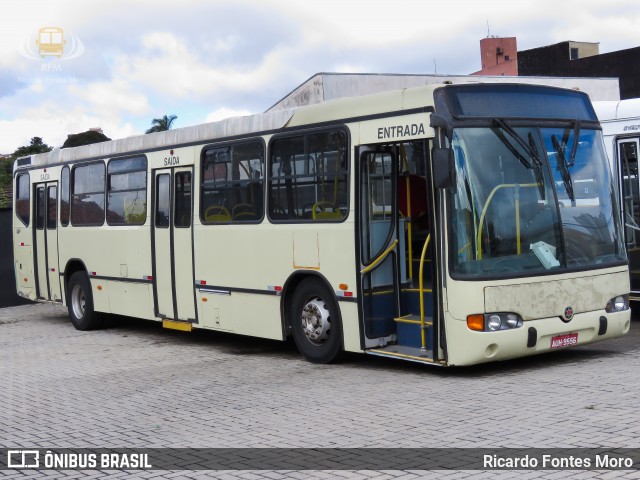 Ônibus Particulares 9556 na cidade de Curitiba, Paraná, Brasil, por Ricardo Fontes Moro. Número da foto: #9210004.