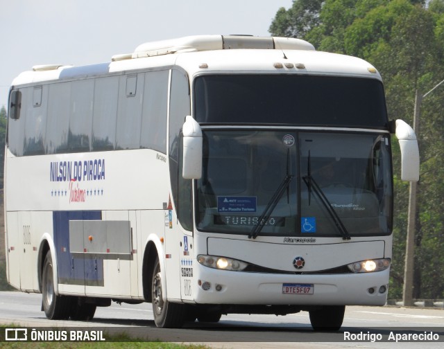 Ônibus Particulares 8006 na cidade de Carmópolis de Minas, Minas Gerais, Brasil, por Rodrigo  Aparecido. Número da foto: #9218823.