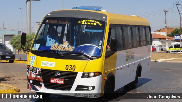 Grande Ocidental 030 na cidade de Novo Gama, Goiás, Brasil, por João Gonçalves. Número da foto: #9137671.