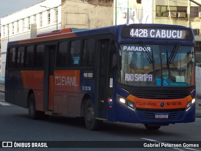 Evanil Transportes e Turismo RJ 132.136 na cidade de Rio de Janeiro, Rio de Janeiro, Brasil, por Gabriel Petersen Gomes. Número da foto: #9137563.