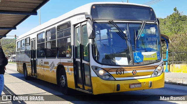 Companhia Carris Porto-Alegrense 0681 na cidade de Porto Alegre, Rio Grande do Sul, Brasil, por Max Ramos. ID da foto: 9139390.