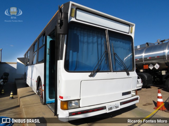 Motorhomes 1764 na cidade de Fazenda Rio Grande, Paraná, Brasil, por Ricardo Fontes Moro. Número da foto: #9222438.