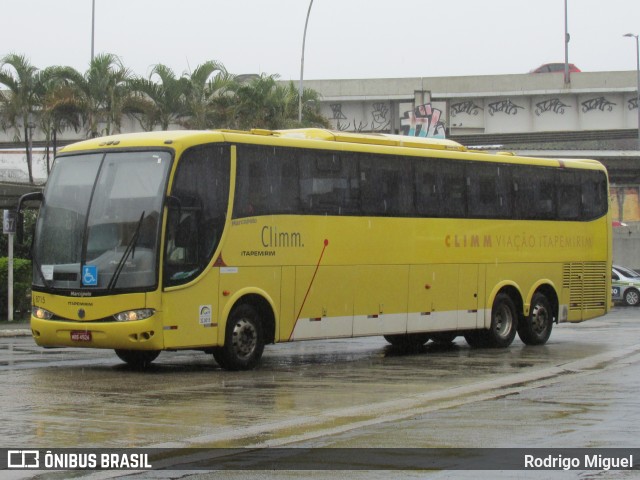 Viação Itapemirim 8715 na cidade de Rio de Janeiro, Rio de Janeiro, Brasil, por Rodrigo Miguel. ID da foto: 9222277.